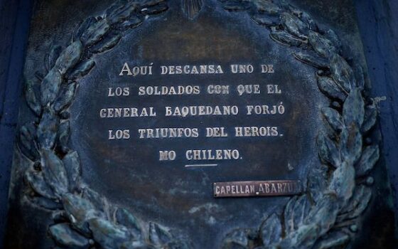 Monumento y soldado desconocido