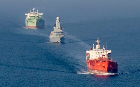 ARTÍCULO | La necesidad de estrechar lazos entre las armadas y las marinas mercantes 