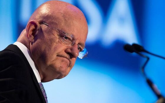 James Clapper: “No creo que en Washington necesitaran de un papel que dijera que el gobierno afgano no era viable”