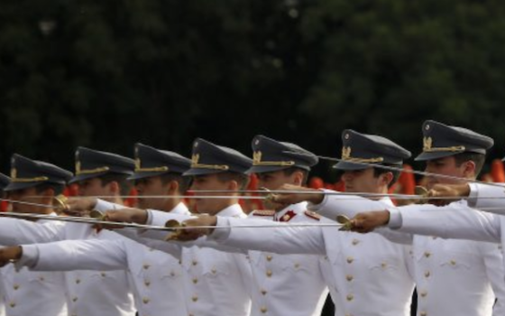 Iniciativas constitucionales relativas a las Fuerzas Armadas