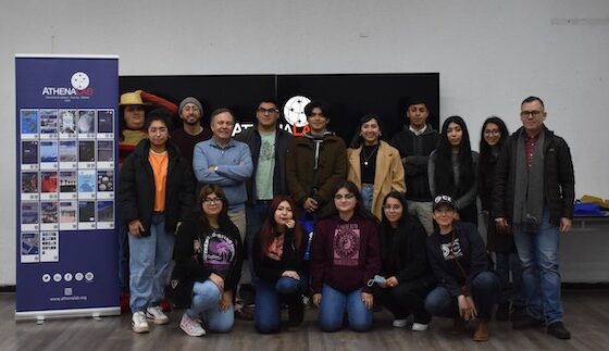 Presidente del Consejo Asesor de AthenaLab comparte experiencias de liderazgo con jóvenes