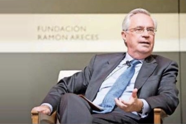 Charles Powell es entrevistado por El Mercurio