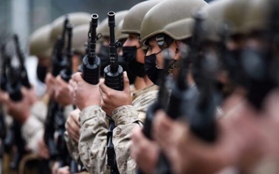 Respuesta a columna de Eduardo Santos sobre el presupuesto militar chileno