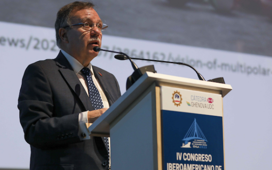 Presidente del Consejo Asesor da conferencia en IV Congreso Iberoamericano de Ingeniería Naval en Sevilla