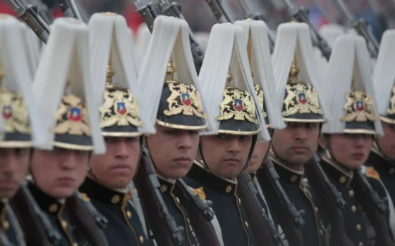 COLUMNA | Chilenos, alégrense, los generales y almirantes están de regreso