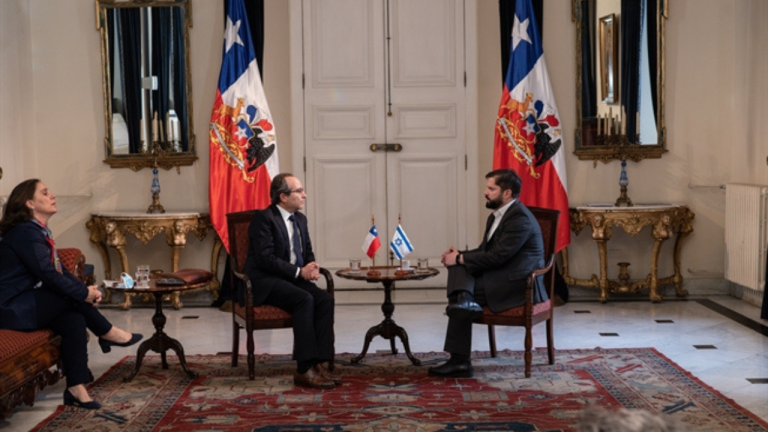 ENTREVISTA | Qué hay tras la decisión de Boric de retirar los agregados militares en Israel en víspera de la Cuenta Pública