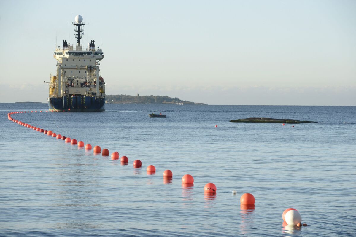 COLUMNA | Cables submarinos, hora de ver bajo el agua