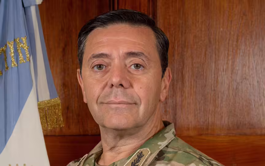 ARTÍCULO | Argentina: un oficial en servicio para el Ministerio de Defensa