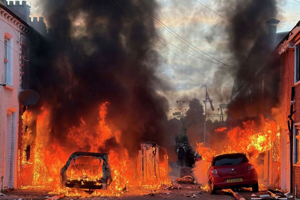 Violentas protestas en Irlanda del Norte