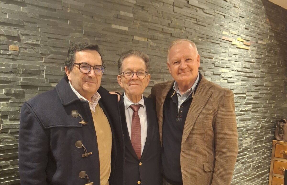 Director Ejecutivo de AthenaLab y Director de Asuntos Internacionales sostienen encuentro con Arthur Laffer
