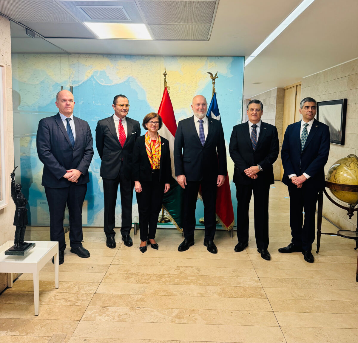 AthenaLab fortalece el diálogo internacional y participa en seminario sobre seguridad y defensa