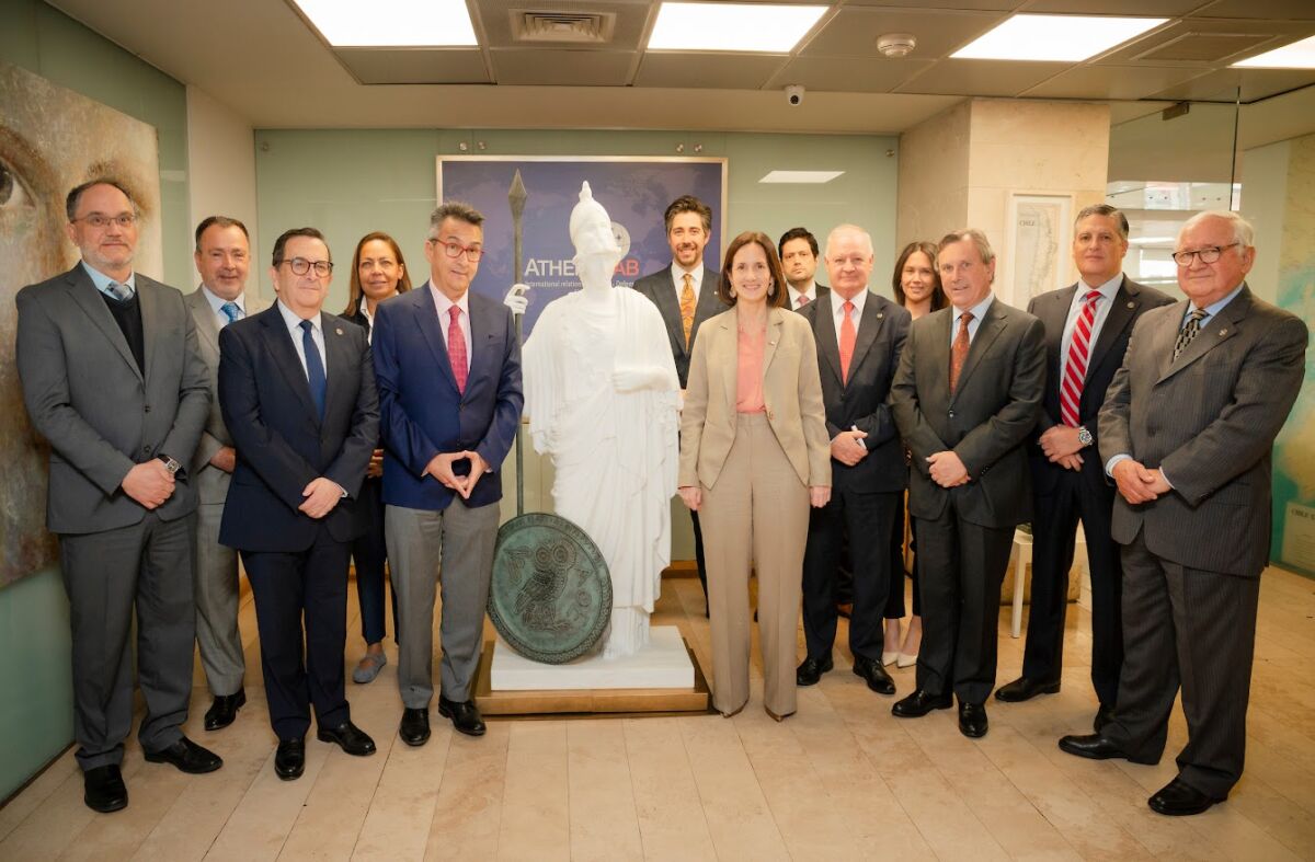 AthenaLab se reúne con el Cónsul General de Bolivia en Chile